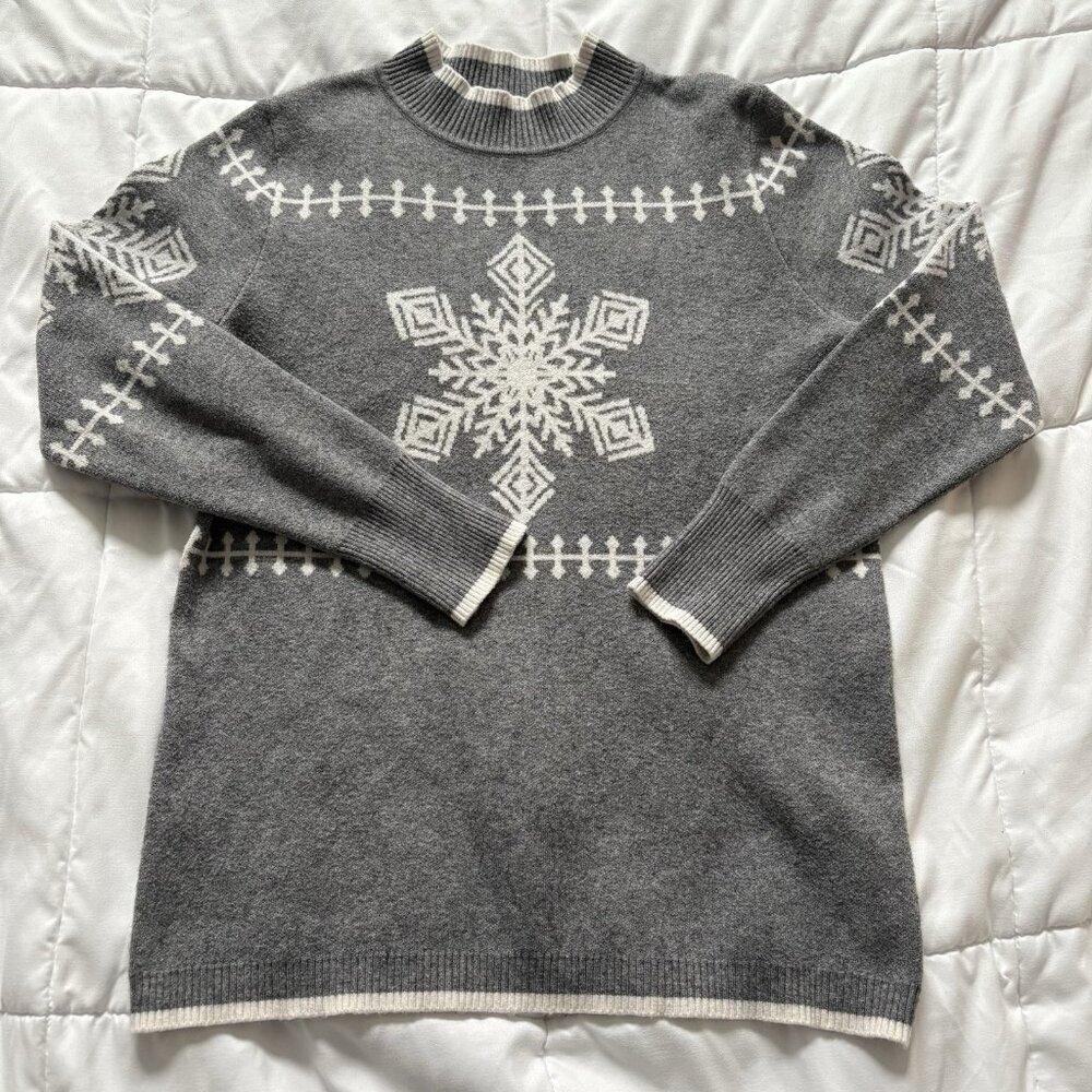 Womens Gray White Sweater Long Sleeve Snowflake Winter Christmas Holiday